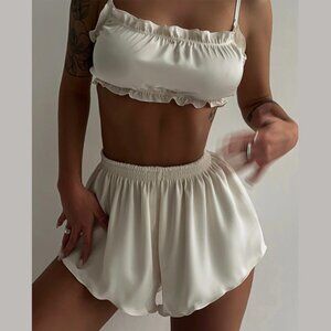 Cute pure Desire lace patchwork suspenders Solid color bare waist shorts two-pie